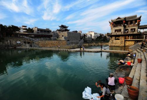 乾州古城雨中行吟/胡海燕