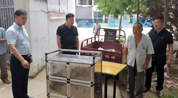 仝朝光用心用情开展扶贫 深得百姓由衷赞