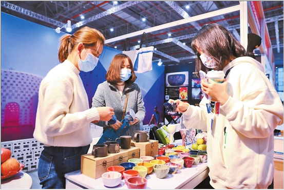 長三角文博會雲南團展示文化精品成果