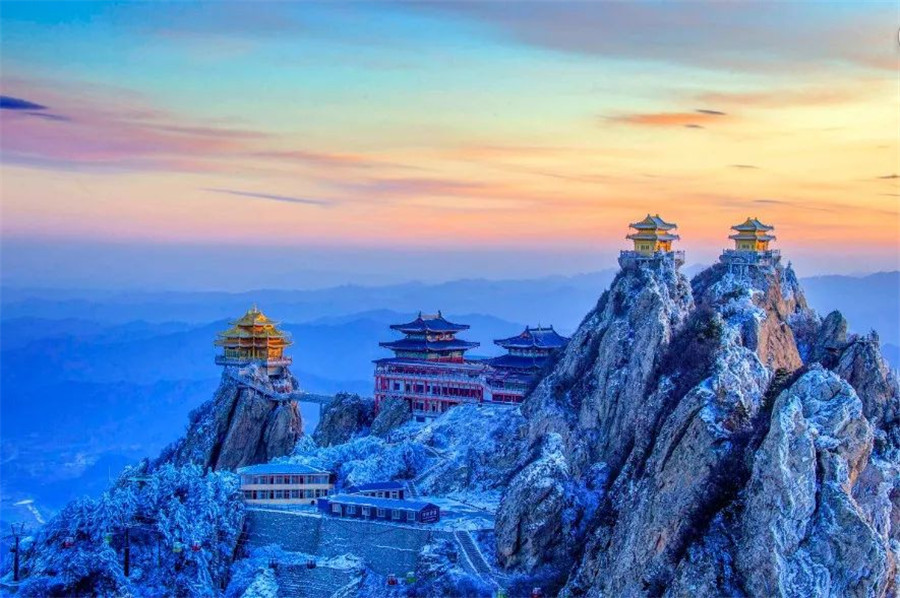 洛阳：雪后老君山雾凇云海，琼楼玉宇美成仙境