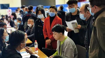 河南大学生叫响“上海滩”