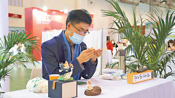 刘玉伟 手指之尖点切刻塑一气呵成