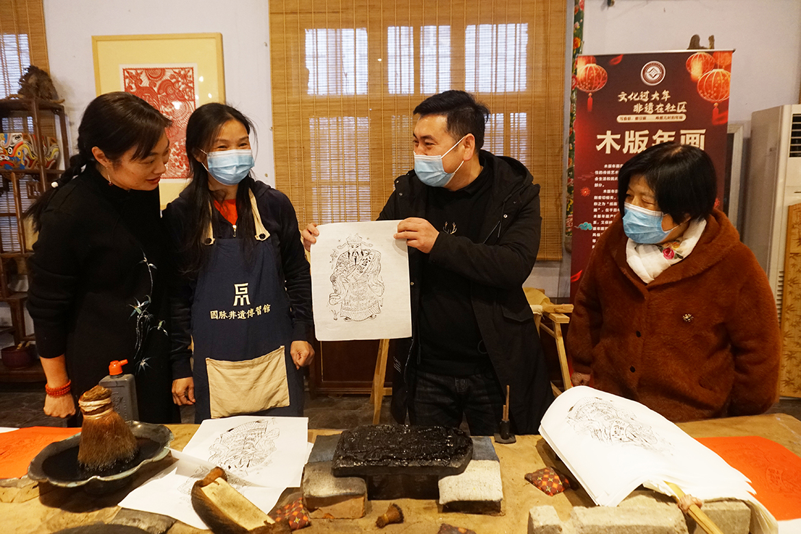 郑州：文化过大年 非遗在社区 唤醒儿时年味