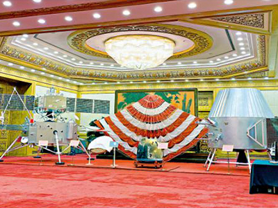 港企制造嫦五1:1模型 两会期间将在国博展出