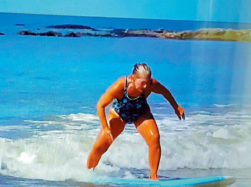 ﻿无关年龄/长者滑浪海上飞