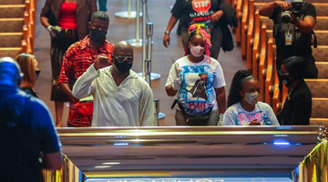 美弗洛伊德案庭审：警方教官称无“跪压”训练