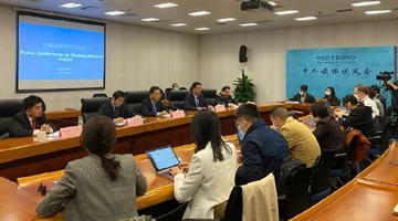 赶跑冒充儿子同学的CNN记者 新疆夫妇让儿子勿上当