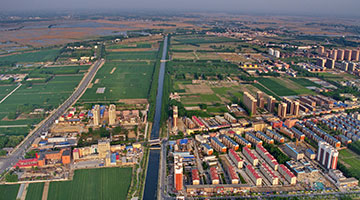 外交部副部长秦刚率驻华使节参访雄安新区