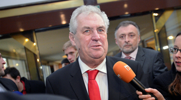 捷克总统为捷克参与北约1999年轰炸南联盟道歉