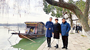 南湖两代人 红船守初心