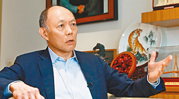 霍震寰：“全世界都要脱贫 只有我们国家做到”