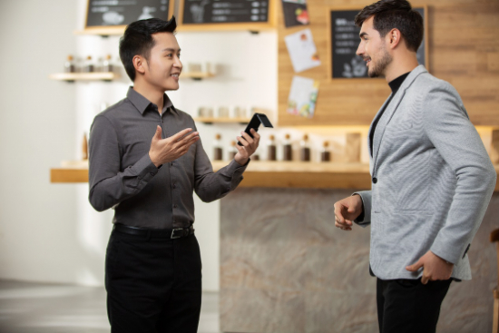 科大讯飞双屏翻译机开启智能沟通新时代 效率提升不止双倍