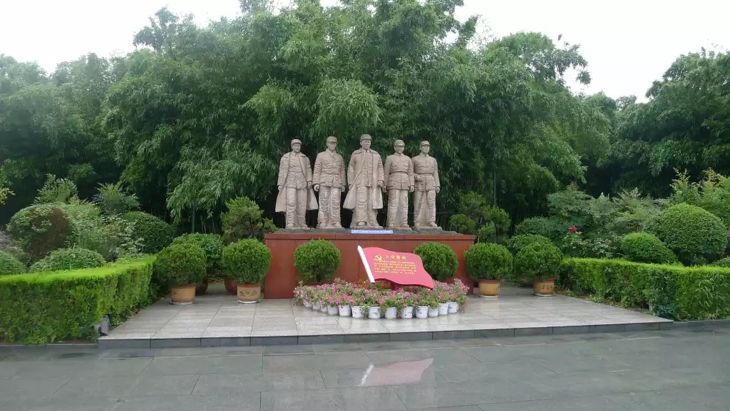 “小延安”探寻红色记忆 缅怀先烈英魂