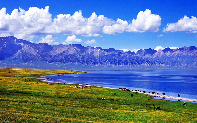 赛里木湖的云在等风，而我在等你！