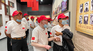 ﻿红绿金串起的会宁印象