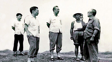 习近平与父亲 两代共产党人的接力