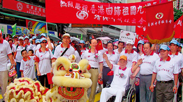 曾宪梓生前教子：永当爱国者