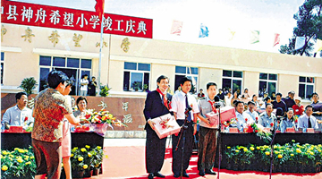 国家发展成就巨大 方文雄：骄傲做中国人