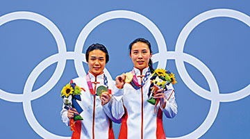 施廷懋夺奥运第三金 母亲：为女儿表现感自豪