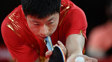 国乒锁定金牌！马龙险胜奥恰洛夫 决赛会师樊振东