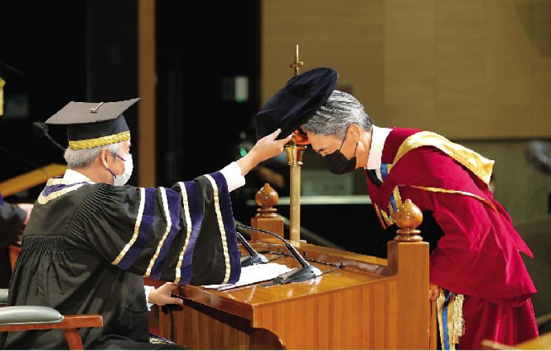 周润发获浸大颁荣誉博士：多谢香港的爱！