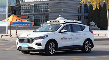 李彦宏：百度无人驾驶出租车服务 三年内拓展至全国30个城市