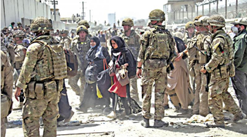 喀布尔机场一周超20人死亡 塔利班斥美造成乱局