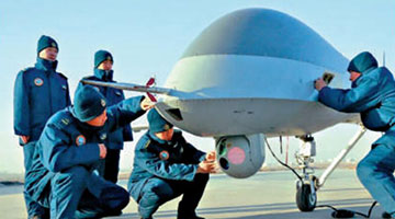 海空两军人机巡航西太平洋地区 双尾蠍长鹰共舞