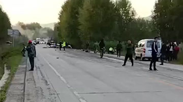 黑龙江七台河发生挂车与拖拉机相撞事故 致15死1伤