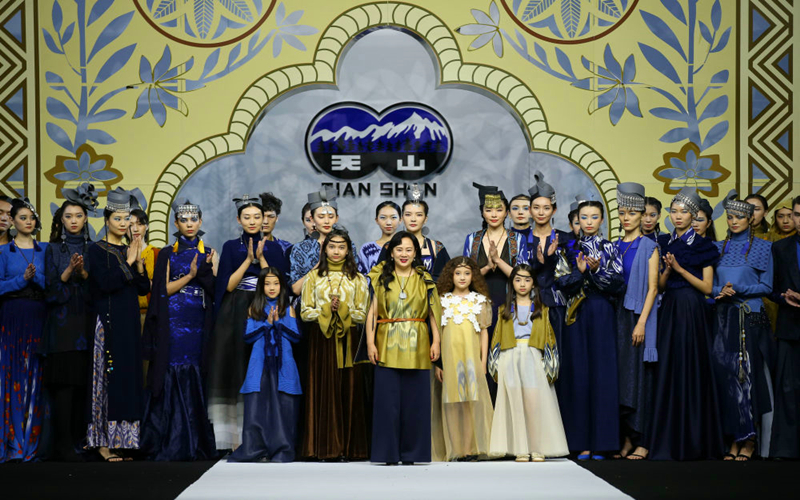 “天山．程应奋”时装发布在京举行