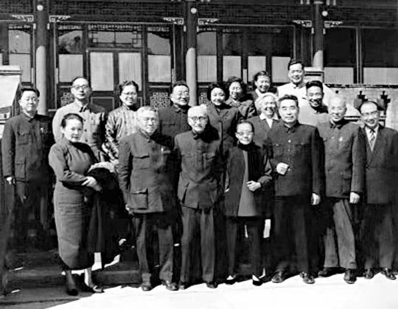 ﻿在周总理关怀下从医