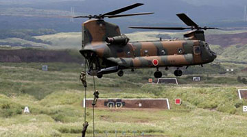 日本陆上自卫队举行28年来最大规模军事演习 10万人参演