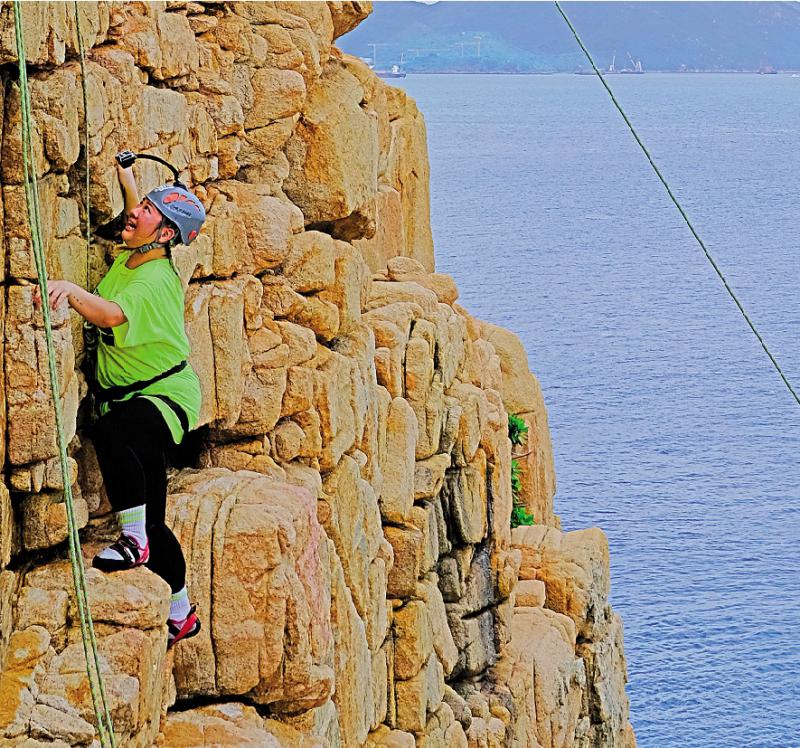 挑战自己/玩攀石飞索兑现承诺