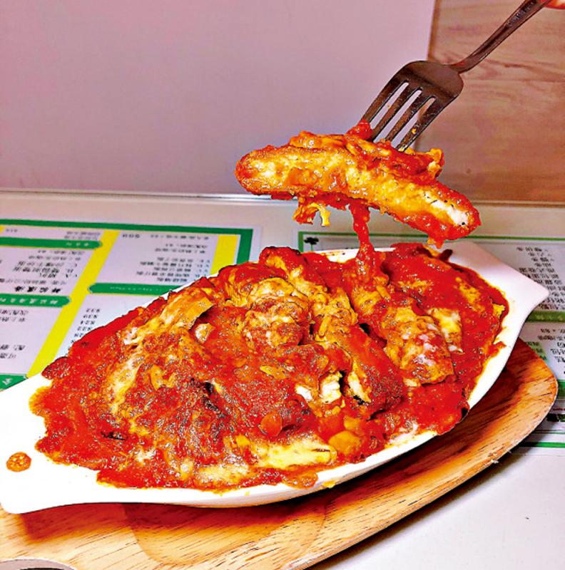 ﻿素食茶餐室秘製焗“猪扒”饭\大公报记者 许咏妍 文、图