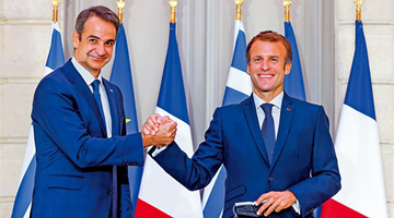 马克龙“潜艇风波”后首度发声：欧洲人须摆脱天真