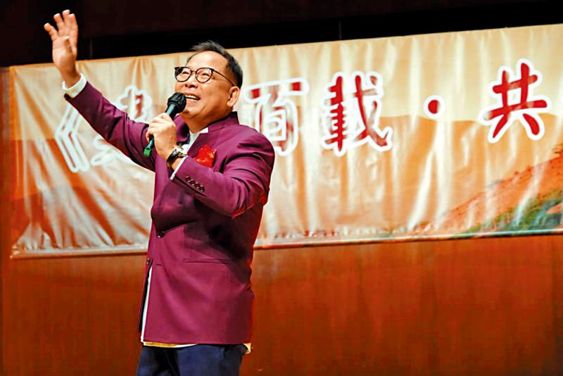 文艺晚会/张明敏唱响“中国心”感动观众