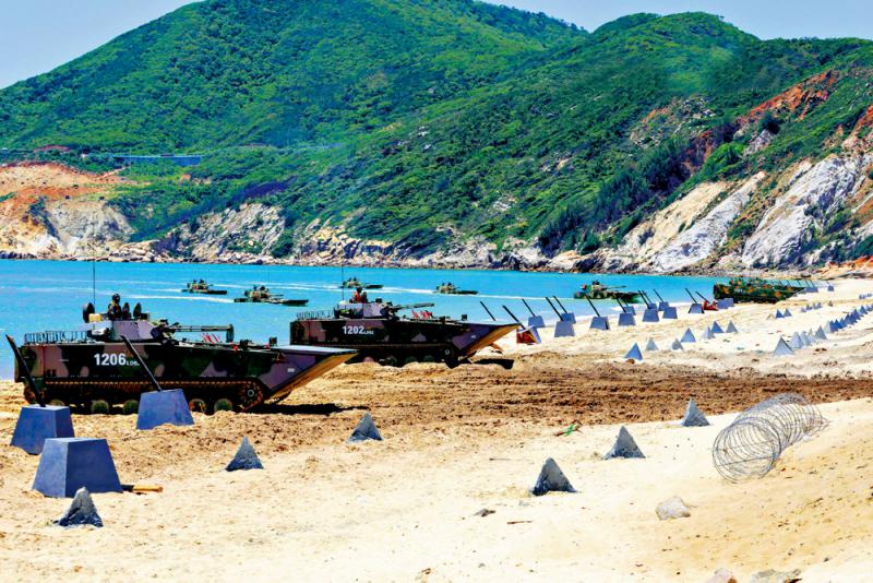 夜色掩护制服哨兵夺制高点 第73集团军锤炼跨海登岛侦察