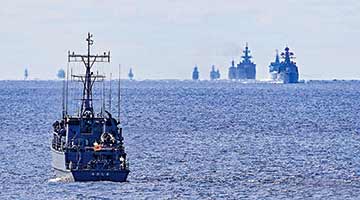 中俄舰群巡航万吨大驱领军 穿越第一岛链摸底战略咽喉