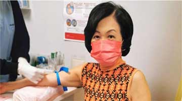 叶刘背心示人：参选落区变清减