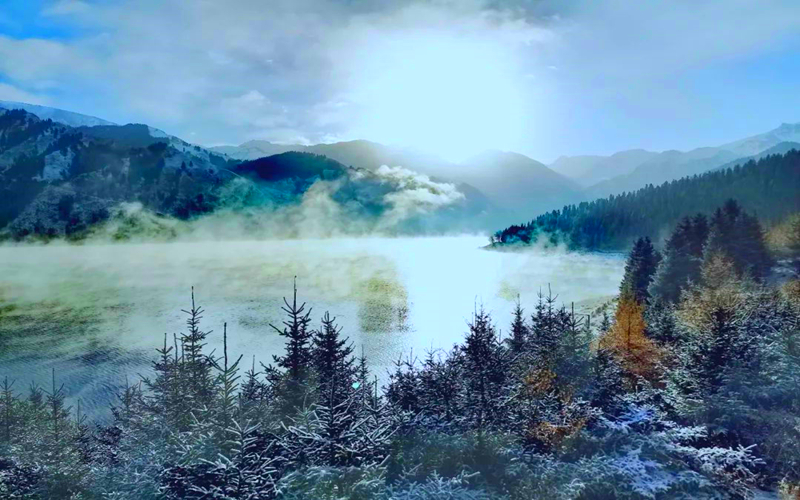 观天山天池景区的“云雾缭绕，仙气飘飘”