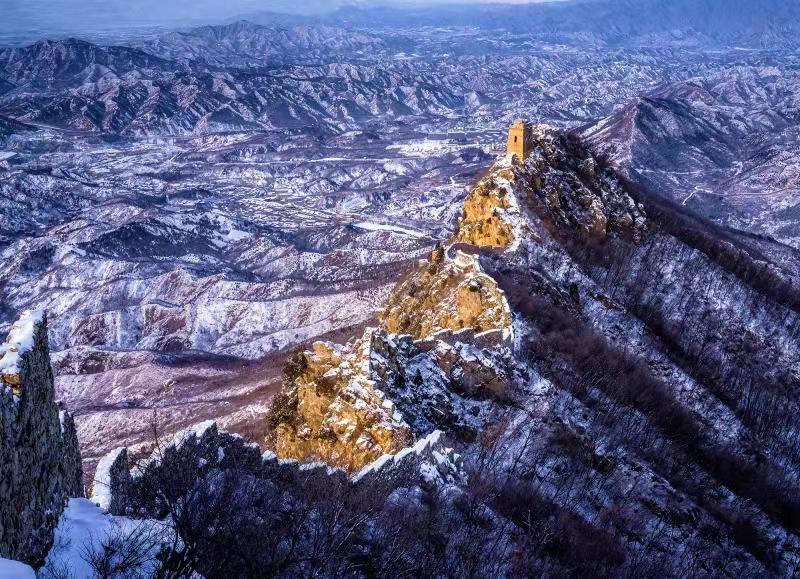 这个小镇拥有“中国长城之最”  一下雪仿佛进入童话世界
