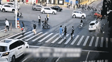 上海金沙江路交通事故致5死7伤 被告人陈立伟上诉案开庭