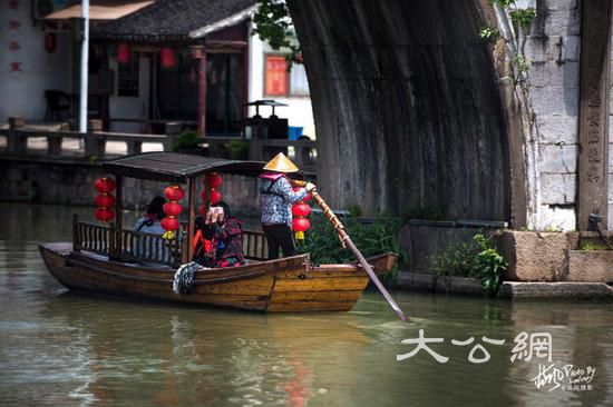 这座2000多年历史的江南古镇,小桥流水景色迷人,而且还免门票