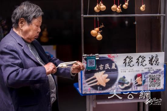 这座2000多年历史的江南古镇,小桥流水景色迷人,而且还免门票