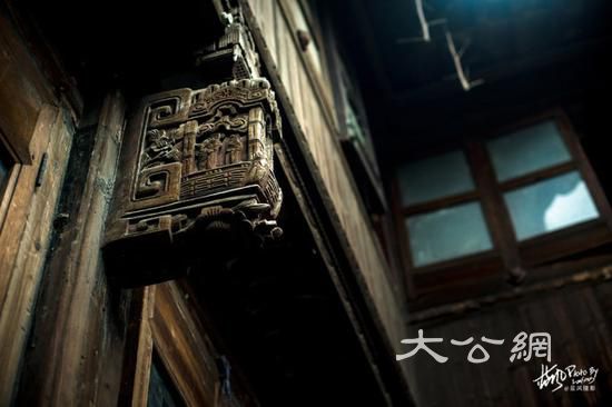 这座2000多年历史的江南古镇,小桥流水景色迷人,而且还免门票