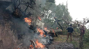 印度军机坠毁前最后时刻曝光：伴随巨大轰鸣 冲入浓雾后消失 