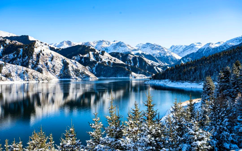 天山天池给您送冬景壁纸啦~