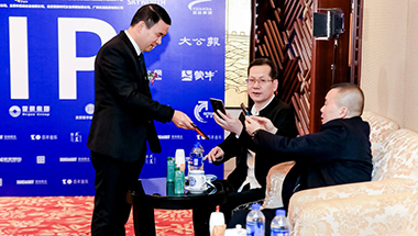 嘉宾互扫手机 冀通关香港再聚