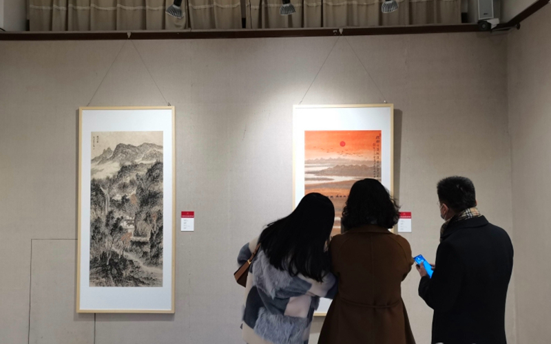 新年到乌鲁木齐市美术馆感受“桑皮纸上的魅力和田”