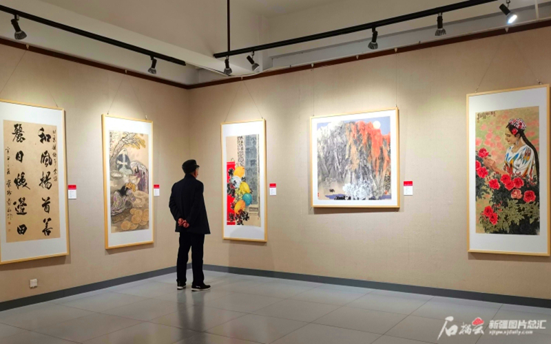 新疆书画家共话桑皮纸制作技艺的保护与传承